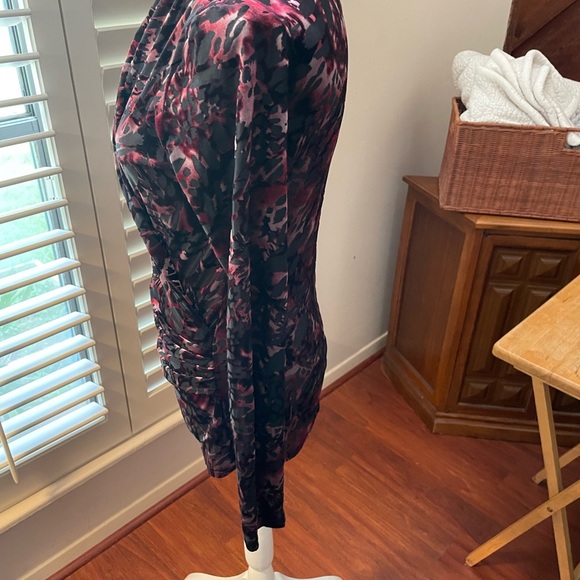 Karen Kane red black velvet burn out blouse size small faux wrap spandex sheer - Picture 7 of 16